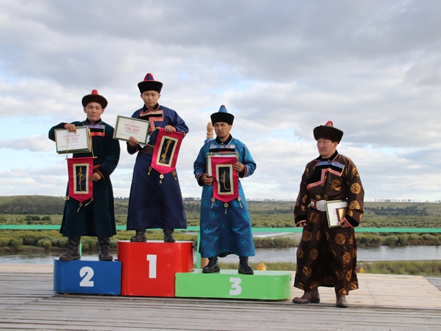 Фестиваль «Бабжын наадан» выявил сильнейших батыров в трех видах спорта