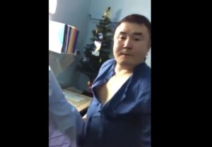 Скандальное видео с разбушевавшимся якутским врачом, возможно, имеет "бурятский нюанс"