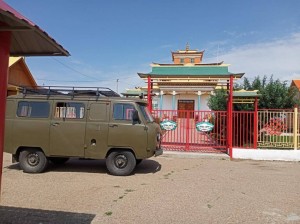 Жители Хилы Могойтуйского района подготовили УАЗ для отправки в зону СВО