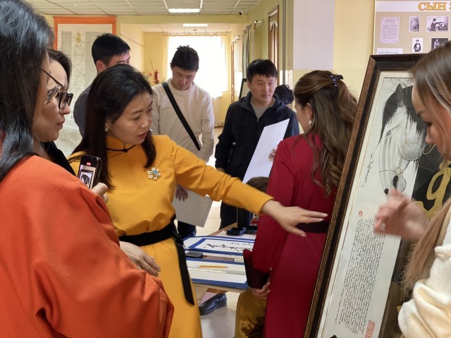 Выставка монгольской каллиграфии открылась в Агинском